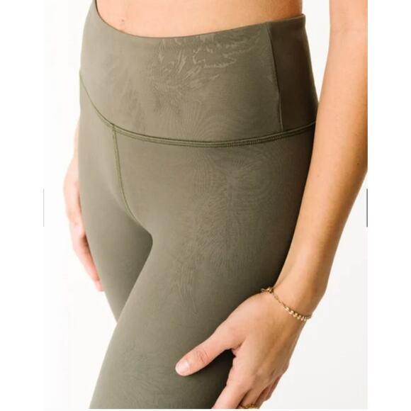 Zyia Active Forest Foliage Light n Tight 7/8 Length Leggings Olive Green Sz 6-8 - Picture 4 of 11